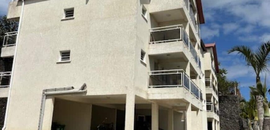 À louer un appartement T4 de 90 m2 en cours de rénovation situé à Saint Pierre