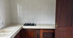 À louer un appartement T4 de 90 m2 en cours de rénovation situé à Saint Pierre