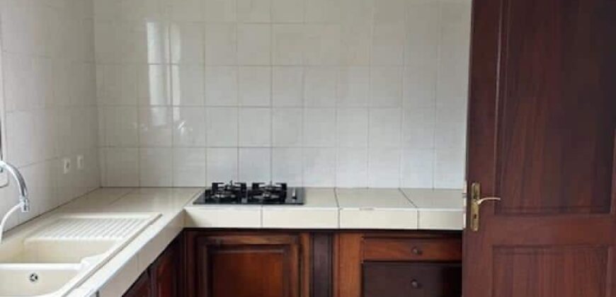 À louer un appartement T4 de 90 m2 en cours de rénovation situé à Saint Pierre