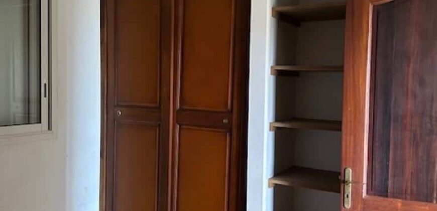 À louer un appartement T4 de 90 m2 en cours de rénovation situé à Saint Pierre