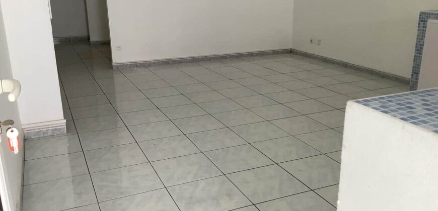 A louer un appartement T2 en rez-de-jardin au centre ville du Port