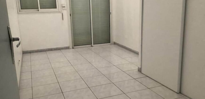 A louer un appartement T2 en rez-de-jardin au centre ville du Port