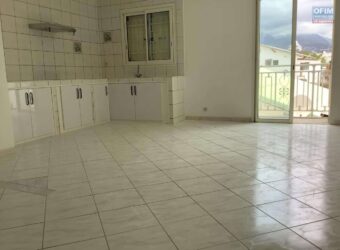 A louer un appartement de type T3 en duplex au centre ville du Port