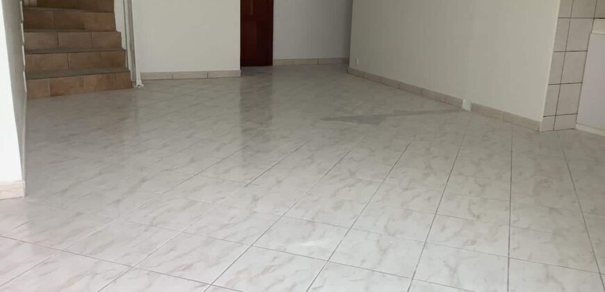 A louer un appartement de type T3 en duplex au centre ville du Port