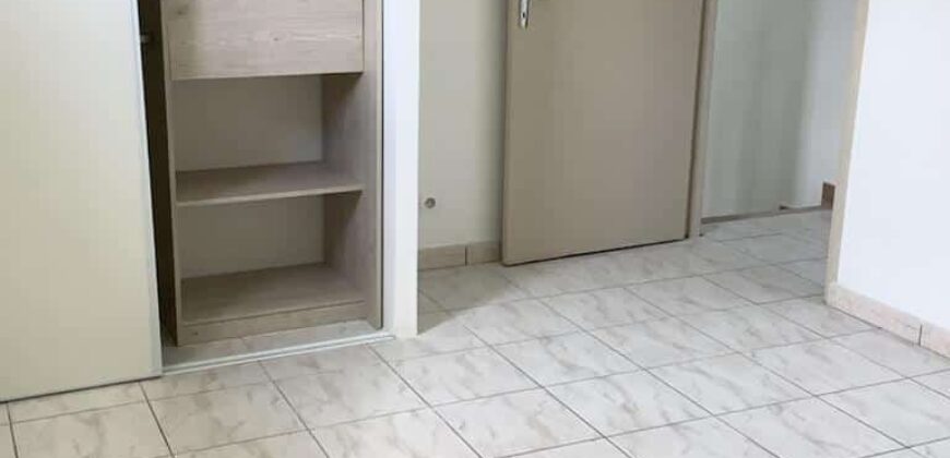 A louer un appartement de type T3 en duplex au centre ville du Port