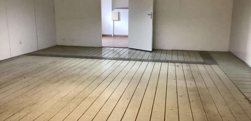 Spacieux local professionnel de 295 m² à louer à Cambaie Saint-Paul – Idéal bureaux ou entrepôt