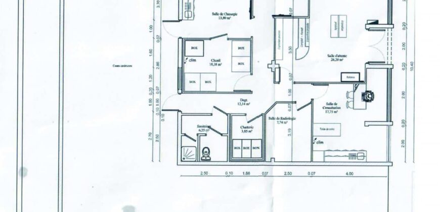 A louer local commercial de 102m2 avec parking en centre ville de Saint-André