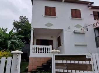 À louer une maison F4 de 70m2 offrant vue mer et montagne à Sainte Marie