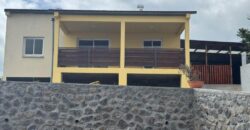 À louer une jolie villa de type F4 située à Piton Hyacinthe, à la Plaine des Cafres.