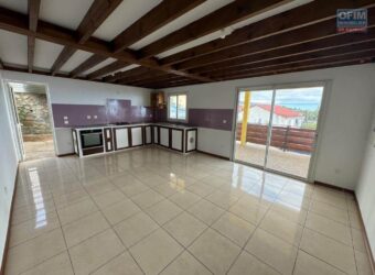 À louer une jolie villa de type F4 située à Piton Hyacinthe, à la Plaine des Cafres.