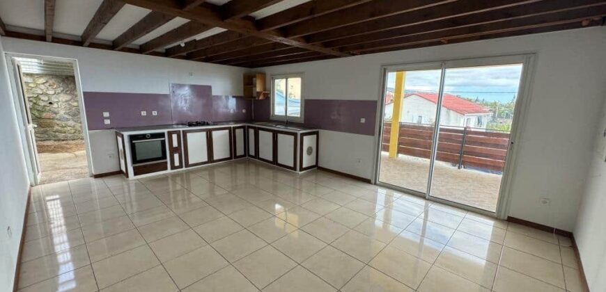 À louer une jolie villa de type F4 située à Piton Hyacinthe, à la Plaine des Cafres.