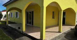 À louer une jolie villa F4 de plain-pied avec jardin et parking à Saint-André.