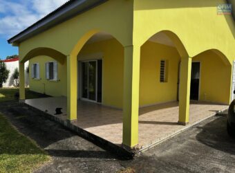 À louer une jolie villa F4 de plain-pied avec jardin et parking à Saint-André.