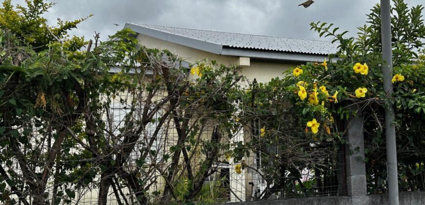 À louer une jolie villa F4 de plain-pied avec jardin et parking à Saint-André.