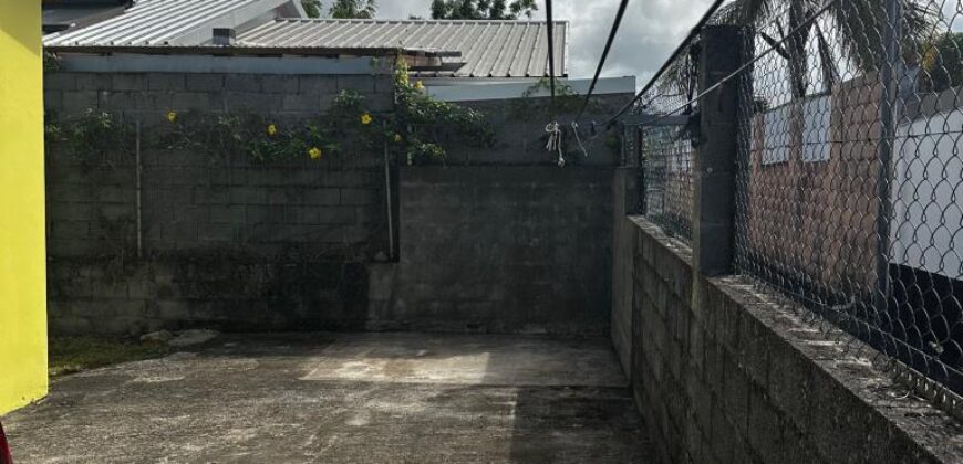 À louer une jolie villa F4 de plain-pied avec jardin et parking à Saint-André.