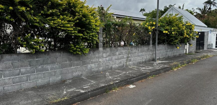 À louer une jolie villa F4 de plain-pied avec jardin et parking à Saint-André.