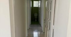 À louer une jolie villa F4 de plain-pied avec jardin et parking à Saint-André.