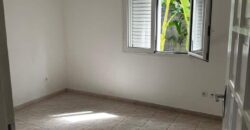 À louer une jolie villa F4 de plain-pied avec jardin et parking à Saint-André.