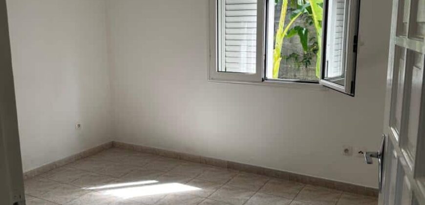 À louer une jolie villa F4 de plain-pied avec jardin et parking à Saint-André.