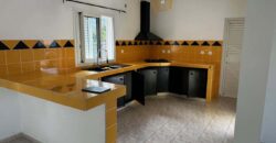 À louer une jolie villa F4 de plain-pied avec jardin et parking à Saint-André.