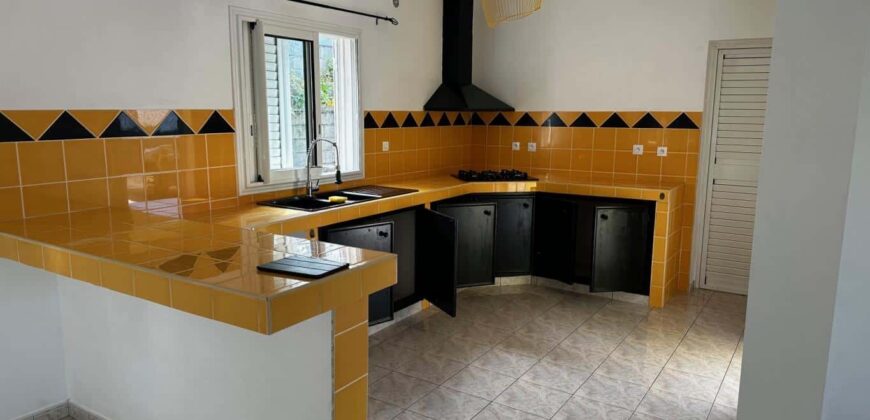 À louer une jolie villa F4 de plain-pied avec jardin et parking à Saint-André.