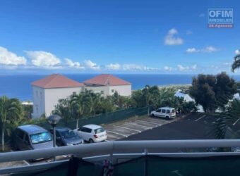 À louer un studio de 26.91m2 avec varangue offrant vue mer proche de lycée de Avirons