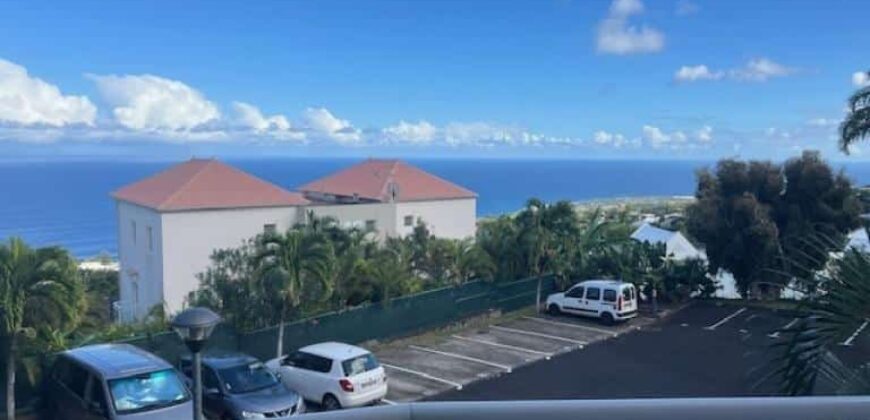 À louer un studio de 26.91m2 avec varangue offrant vue mer proche de lycée de Avirons