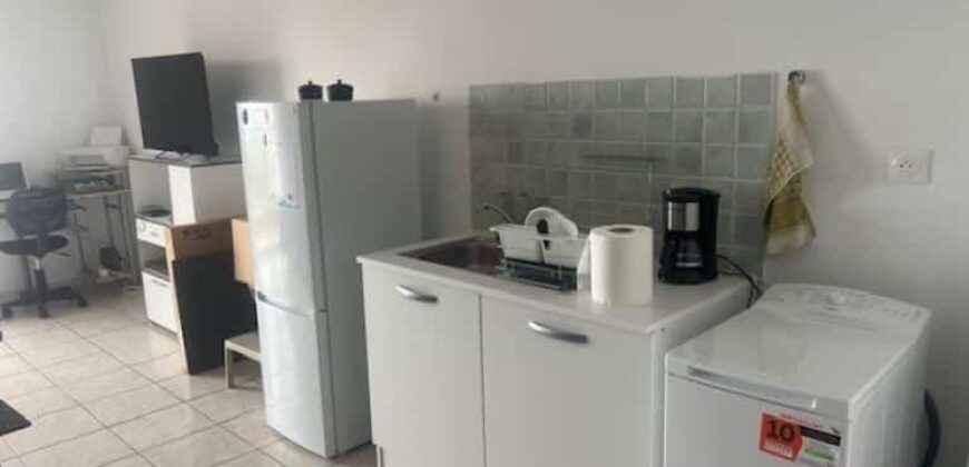 À louer un studio de 26.91m2 avec varangue offrant vue mer proche de lycée de Avirons