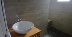 À louer une belle maison rénovée de 90m2 située dans le quartier de Villèle à Saint Gilles Les Hauts