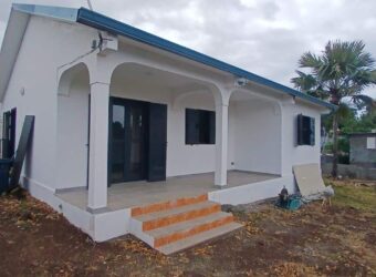 À louer une belle maison rénovée de 90m2 située dans le quartier de Villèle à Saint Gilles Les Hauts