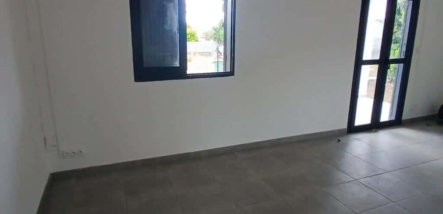 À louer une belle maison rénovée de 90m2 située dans le quartier de Villèle à Saint Gilles Les Hauts