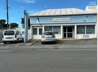 A louer un local commercial de 112m2 à proximité au centre ville de Saint André