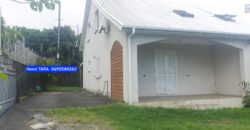 À louer une maison T4 à étage de 74.53 m2 située en fond d’impasse à Saint Joseph