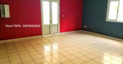 À louer une maison T4 à étage de 74.53 m2 située en fond d’impasse à Saint Joseph