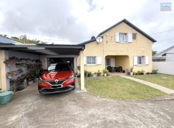 À vendre une charmante villa T5 en R+1 en parfait état située aux Avirons