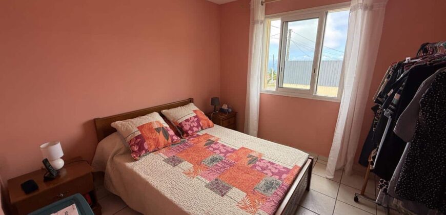 À vendre une charmante villa T5 en R+1 en parfait état située aux Avirons