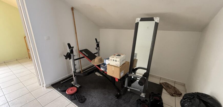 À vendre une charmante villa T5 en R+1 en parfait état située aux Avirons