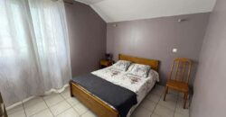 À vendre une charmante villa T5 en R+1 en parfait état située aux Avirons