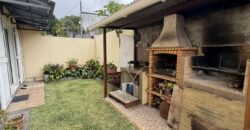 À vendre une charmante villa T5 en R+1 en parfait état située aux Avirons