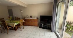 À vendre une charmante villa T5 en R+1 en parfait état située aux Avirons