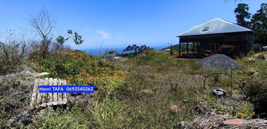 À vendre un terrain constructible de 366 m2 situé dans le secteur calme de Jean Petit