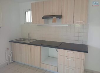 À louer un appartement T2 en duplex situé proche des plages à la Saline Les Bains