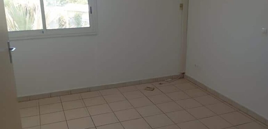 À louer un appartement T2 en duplex situé proche des plages à la Saline Les Bains