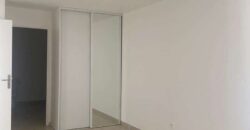 À vendre un appartement avec terrasse dans une résidence à Sainte Clotilde