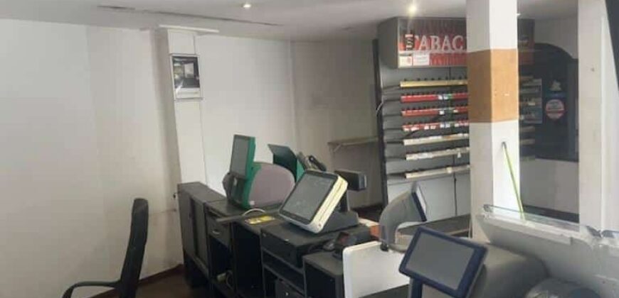 À louer un local commercial de 79 m2 situé en plein centre-ville des Avirons