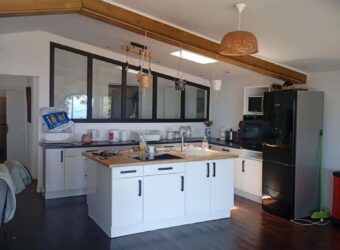 En vente une villa T5 de 150 m2 avec piscine et vue imprenable sur la mer à Saint Pierre