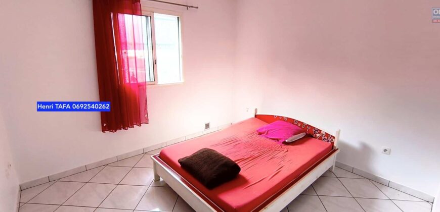 En vente une spacieuse villa T5 de 160 m2 située dans le charmant village de Grand-Coude