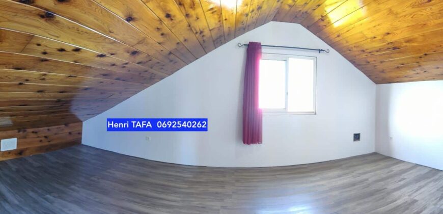 En vente une spacieuse villa T5 de 160 m2 située dans le charmant village de Grand-Coude