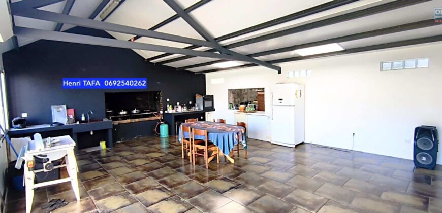 En vente une spacieuse villa T5 de 160 m2 située dans le charmant village de Grand-Coude