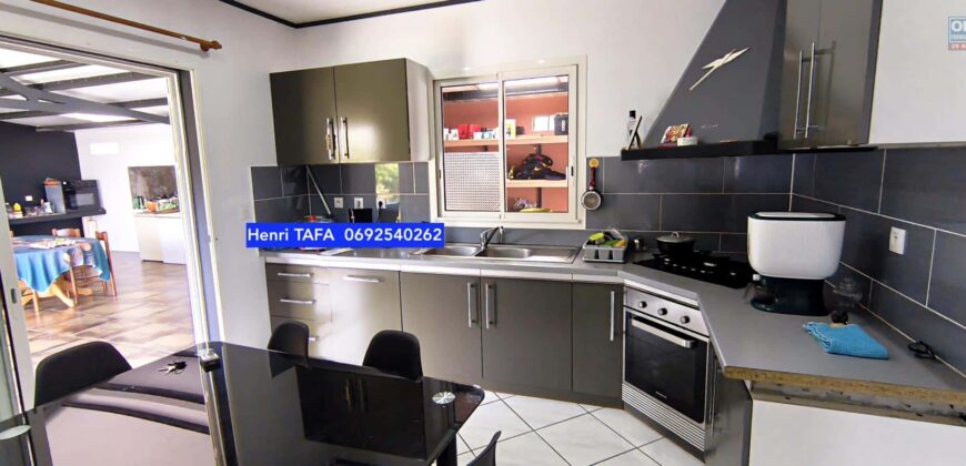 En vente une spacieuse villa T5 de 160 m2 située dans le charmant village de Grand-Coude